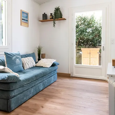 Les Pieds Dans L Eau Bord De Holiday home
