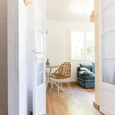 Holiday home Les Pieds Dans L Eau Bord De *