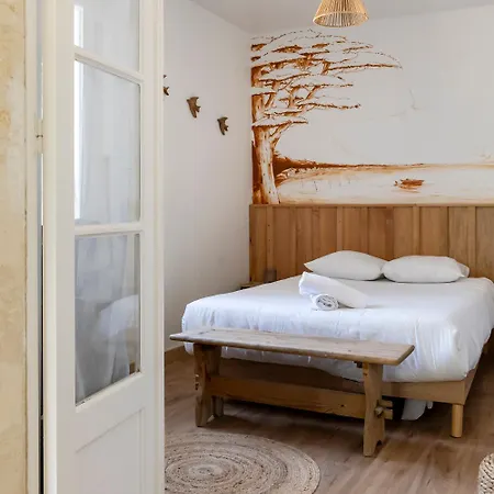 Les Pieds Dans L Eau Bord De Holiday home